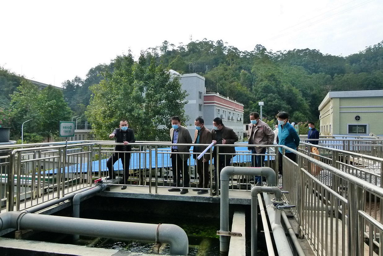 云浮市新兴县领导到新兴县固体废弃物处理中心渗滤液处理工程现场参观